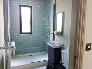 Bathroom - Retallack Resort And Spa (St. Columb Major)