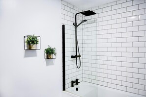 Bathroom - The Warwick Hotel by Colombo Edition (Kenilworth)