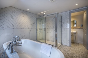 Bathroom - Three Swans Hotel (Hungerford)