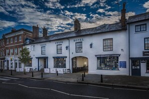 Exterior - Three Swans Hotel (Hungerford)