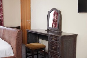 Room - The Farmhouse Innlodge (Portsmouth)