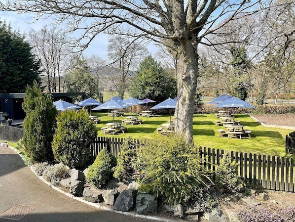 Outdoor dining - Craigiebield House Hotel (Penicuik)