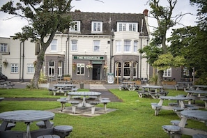 Outdoor dining - Best Western Middlesbrough (Middlesbrough)