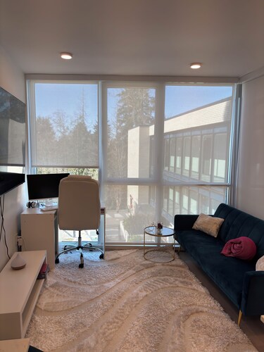 Cozy 2-bedroom apartment with AC in peaceful Surrey