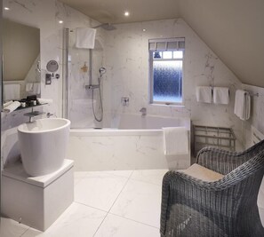 Bathroom - THE Cairn Lodge Hotel (Auchterarder)