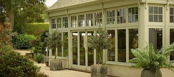 THE Cairn Lodge Hotel
