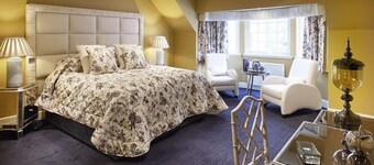 The Cairn Lodge & Hotel