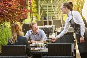 Outdoor dining - The Cairn Lodge & Hotel (Auchterarder)