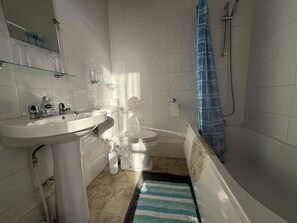 Bathroom - Spring Garden Guest House (Gosport)