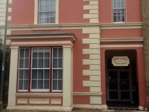 Exterior detail - Spring Garden Guest House (Gosport)