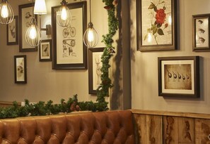 Interior - Swan Hotel (Alton)