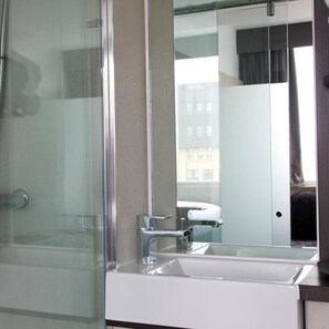 Bathroom - Z Hotel Liverpool (Liverpool)