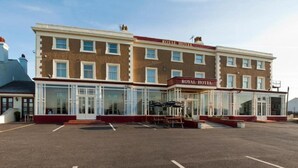 A Royal Hotel with a large parking lot in front. - Royal Hotel (Liverpool)