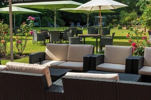 Outdoor dining - Forest Park Hotel (Brockenhurst)