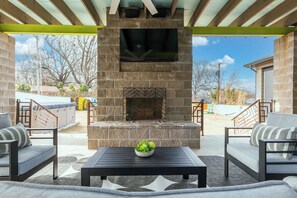 Terrace/patio - Midtown Mod Spa Oasis (Tulsa)