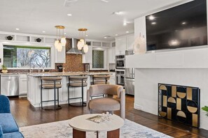 Interior - Midtown Mod Spa Oasis (Tulsa)