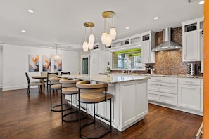 Fridge, microwave, oven, stovetop - Midtown Mod Spa Oasis (Tulsa)