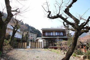 Exterior - Taisho Modern Villa ZEN [vr] (Hakone)
