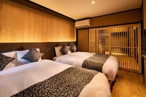 Room - Tsumugi Hachijominamotocho [vr] (Kyoto)