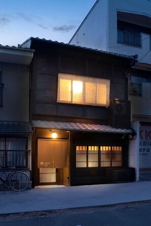 Exterior - Tsumugi Hachijominamotocho [vr] (Kyoto)