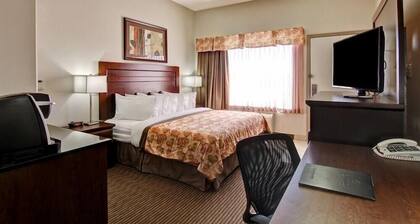 Weyburn Canalta Hotel