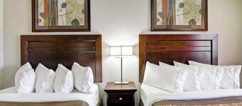 Weyburn Canalta Hotel