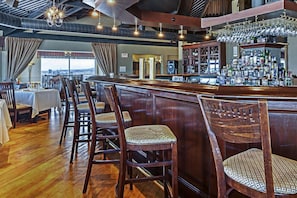 Bar (on property) - Casablanca Winery INN (Grimsby)