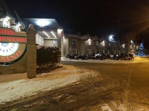 Exterior - Hotel Le Petit Manoir Du Casino (La Malbaie)