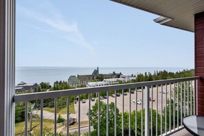 Property grounds - Hotel Le Petit Manoir Du Casino (La Malbaie)