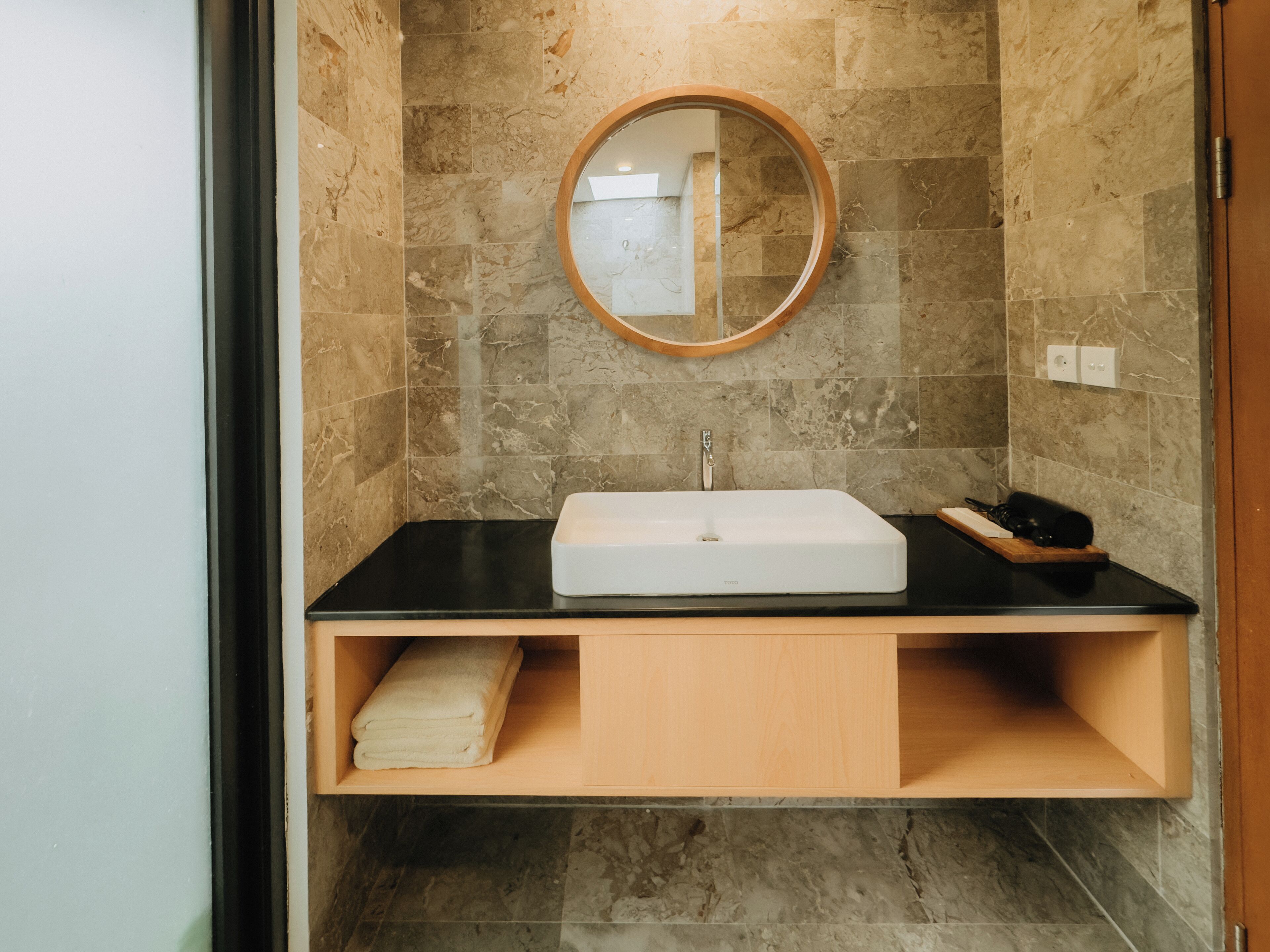 Luxury Villa, Balcony, Garden View | Bathroom | Free toiletries, towels, soap, shampoo