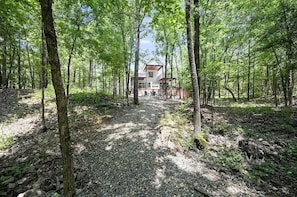 Exterior - Broken Bow Cabin w/ Hot Tub & Creek Views (Broken Bow)