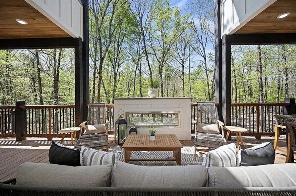 Property grounds - Broken Bow Cabin w/ Hot Tub & Creek Views (Broken Bow)