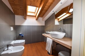 Bathroom - Belfiore Park Hotel (Brenzone sul Garda)