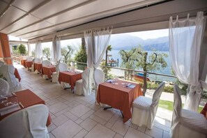 Outdoor dining - Belfiore Park Hotel (Brenzone sul Garda)