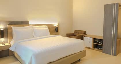 de Baghraf Hotel Sumenep by Amithya