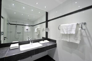 Bathroom - Hotel Restaurant Hoettche (Dormagen)