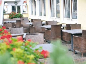 Outdoor dining - Hotel Restaurant Hoettche (Dormagen)