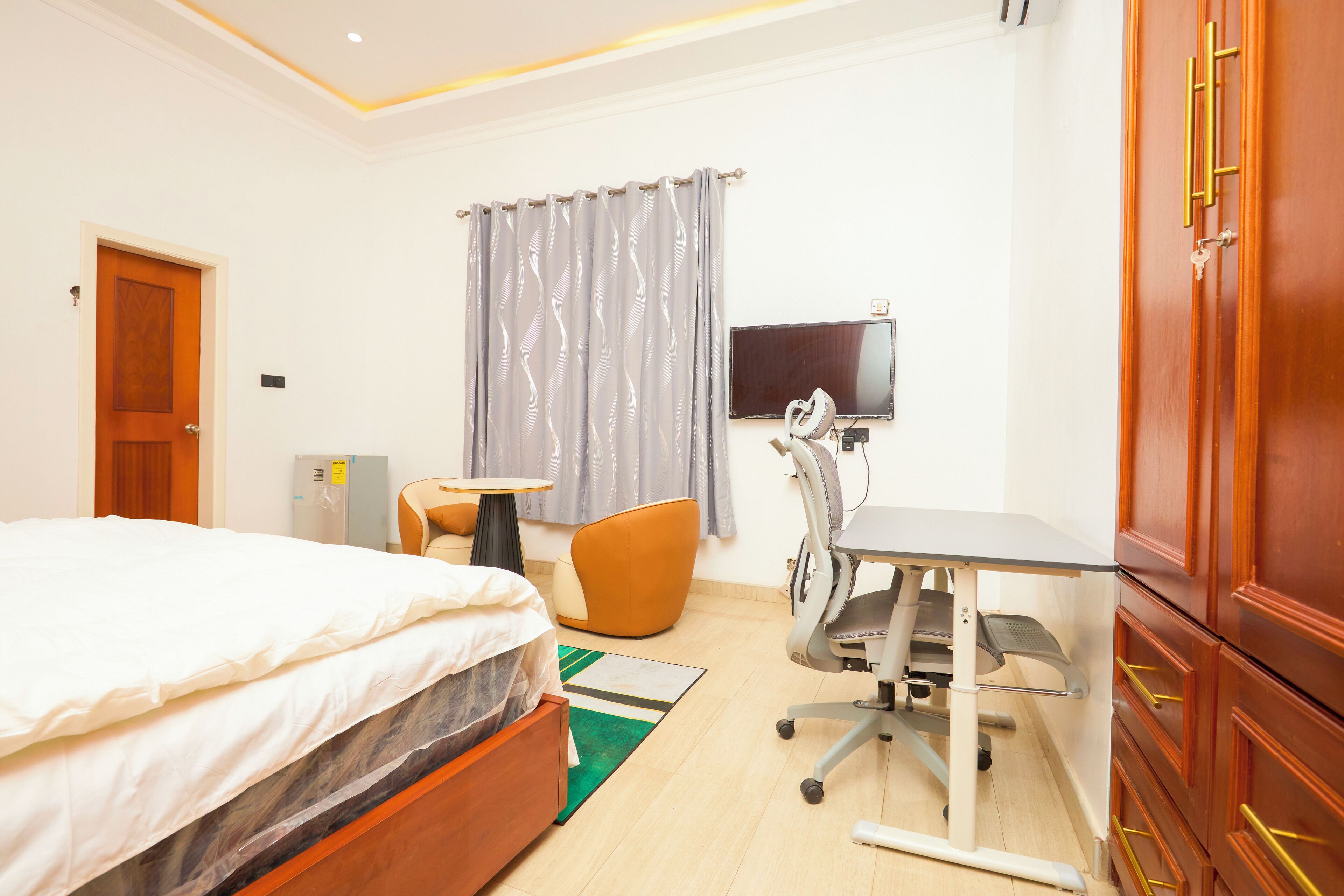 Laptop workspace, free WiFi