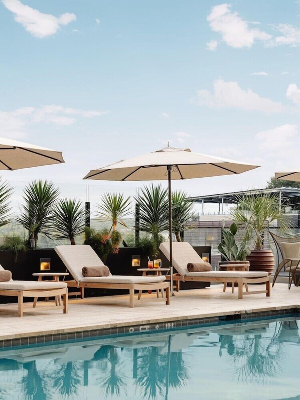 Pool - Austin Proper Hotel and Residences (Austin)