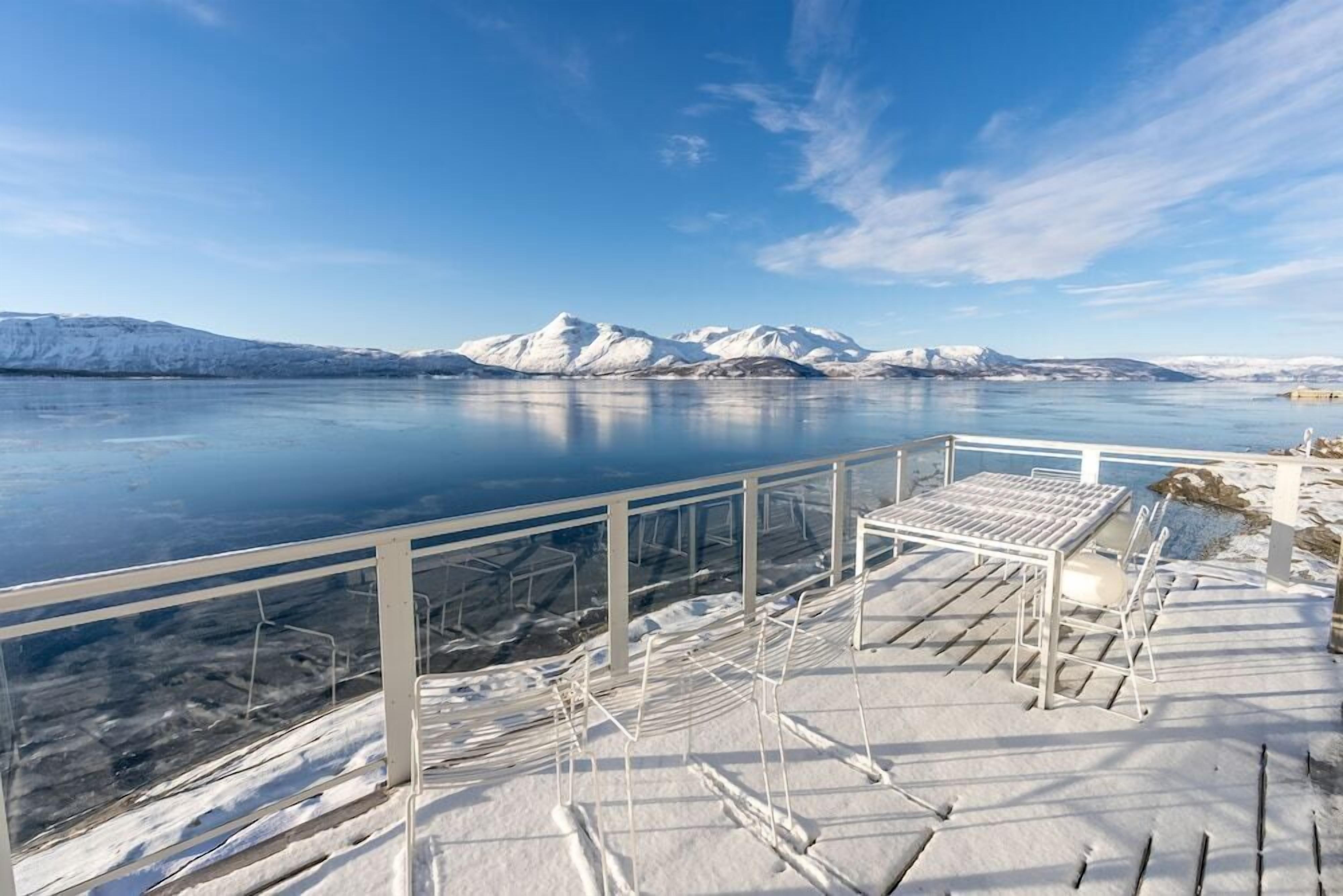 Restaurante al aire libre. Malangen Resort