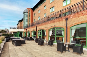 Outdoor dining - The Quays Hotel Sheffield (Sheffield)