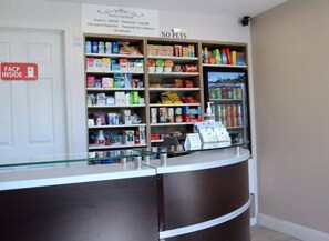 Gift shop - Monte Carlo Inn - Near Disney (Kissimmee)
