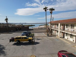 Property grounds - Swai Hotel (Lake Havasu City)