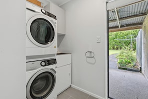 Interior - Clay Cottage rural privacy so close to town (Waimauku)