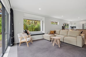 Smart TV, fireplace - Clay Cottage rural privacy so close to town (Waimauku)