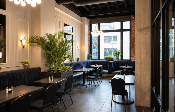 Dining - Hotel Indigo Omaha Downtown (Omaha)
