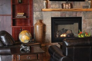 Interior - Noble Inn (Minot)