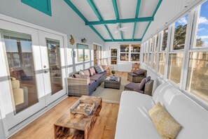 Living area - The Ellington Beach House - Creek front in Garden City Beach (Garden City Beach)