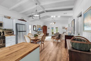 Interior - The Ellington Beach House - Creek front in Garden City Beach (Garden City Beach)