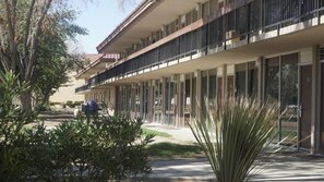 Exterior detail - Motel 6 Victorville, CA - Civic Center / Route 66 (Victorville)